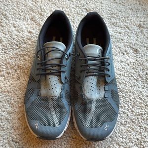 Women’s ON Running shoes. Elastic laces. Slip on. Size 9.